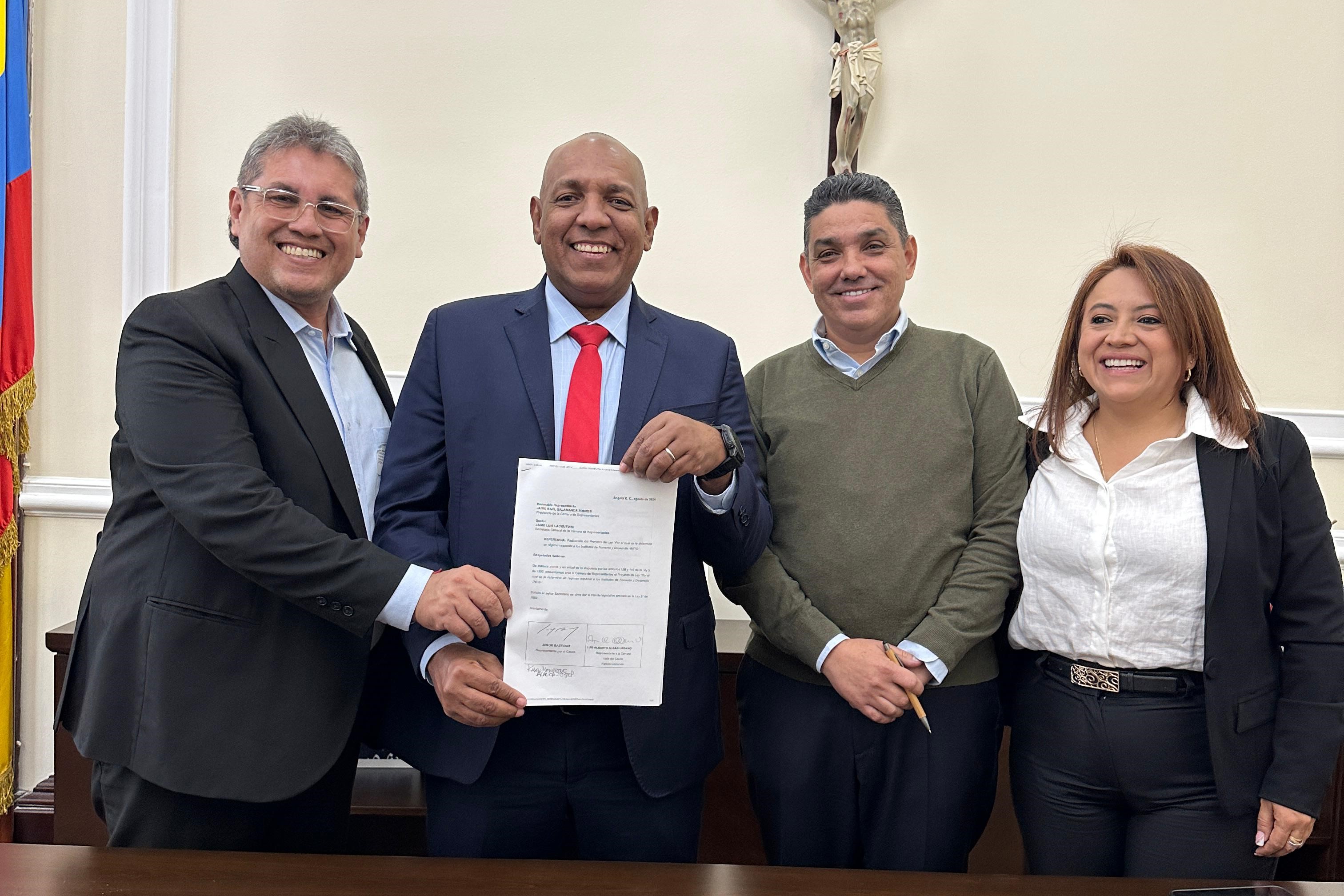  Fue radicado el proyecto de ley 195-24, por medo del cual se determina un régimen especial a los institutos de Fomento y Desarrollo INFIS.